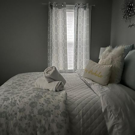 Cozy, 1St Floor Apartment 2Bdrms Plus Semi Private Room With Futon Pets With Fee Family Friendly Close To Everything 克里夫兰 外观 照片