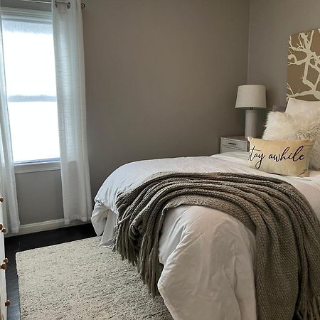 Cozy, 1St Floor Apartment 2Bdrms Plus Semi Private Room With Futon Pets With Fee Family Friendly Close To Everything 克里夫兰 外观 照片